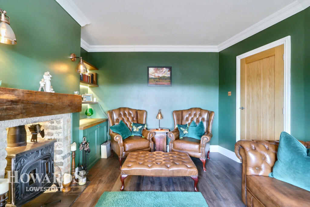 3 bedroom semidetached house for sale in Walmer Road, Lowestoft, NR33