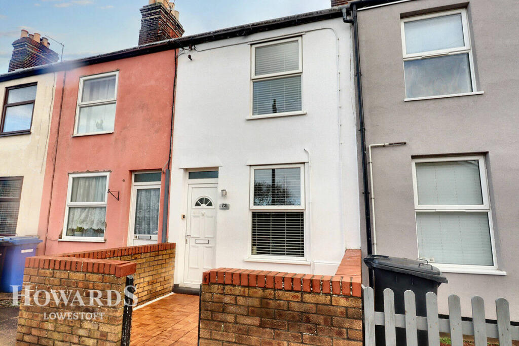3 bedroom terraced house for sale in Oulton Street, Lowestoft, NR32