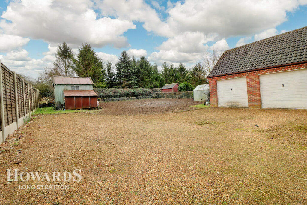 3 bedroom detached bungalow for sale in Chapel Lane, Shotesham All