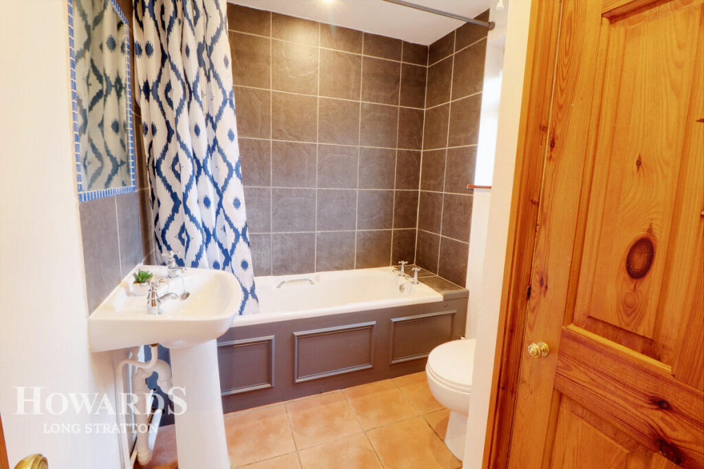 2 bedroom character property for sale in 2 Gills Close, Harleston IP20