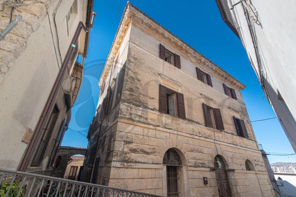 Block of Apartments in Lazio, Frosinone for sale