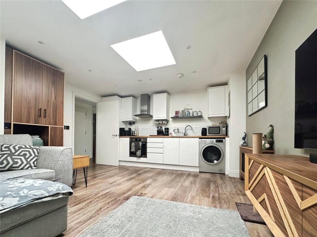 Main image of property: Oxford Road, Aylesbury