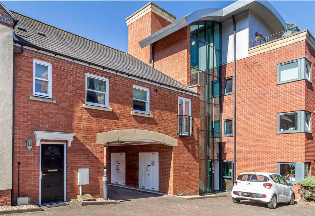 2 bedroom apartment for sale in Diglis Court, Worcester, WR5
