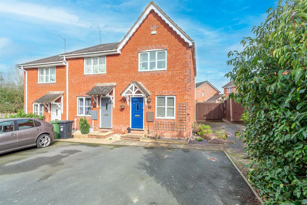 2 bedroom end of terrace house for sale in Malham Place, Worcester, WR5