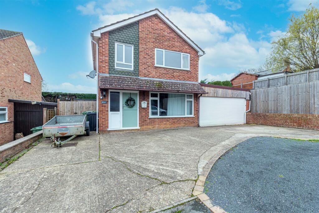 3 bedroom detached house