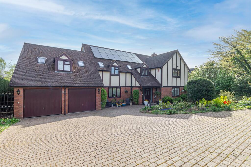 Main image of property: 166 Hallow Road, Worcester