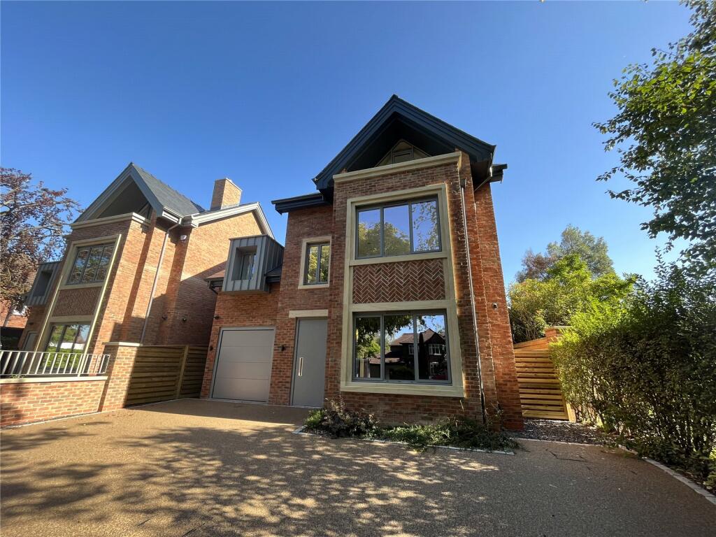 5 bedroom detached house for sale in Knutsford Road, SK9