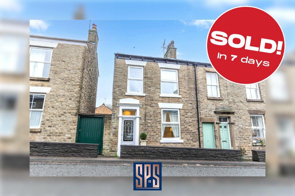 3 bedroom end of terrace house for sale in Rainow Road, SK10