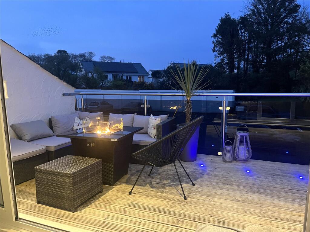 Main image of property: Glyn-Y-Mor, Llanbedrog, LL53