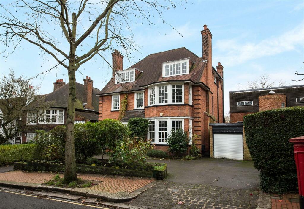 2 bedroom flat for sale in Redington Road, Hampstead NW3