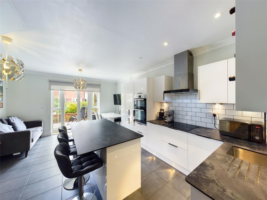 4 bedroom terraced house for sale in Armstrong Drive, Worcester, Worcestershire, WR1