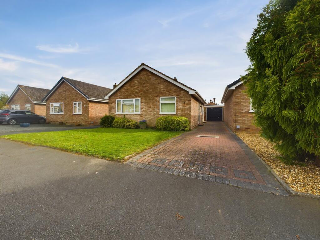 2 bedroom bungalow for sale in Beaver Close, Worcester, Worcestershire, WR2