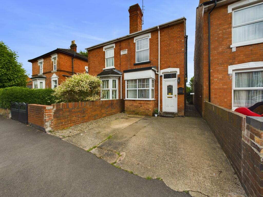 3 bedroom semidetached house for sale in McIntyre Road, Worcester