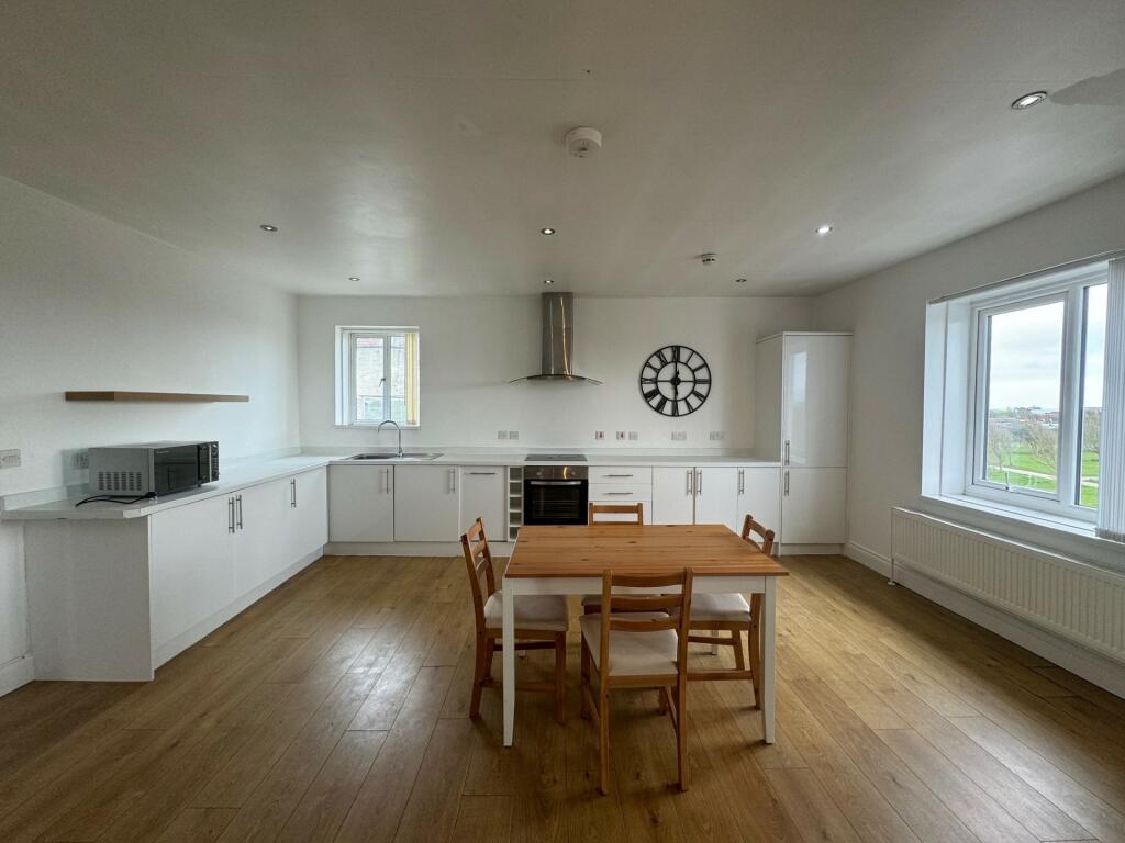 2 bedroom flat for rent in Clarence Parade, Southsea, Portsmouth, PO5