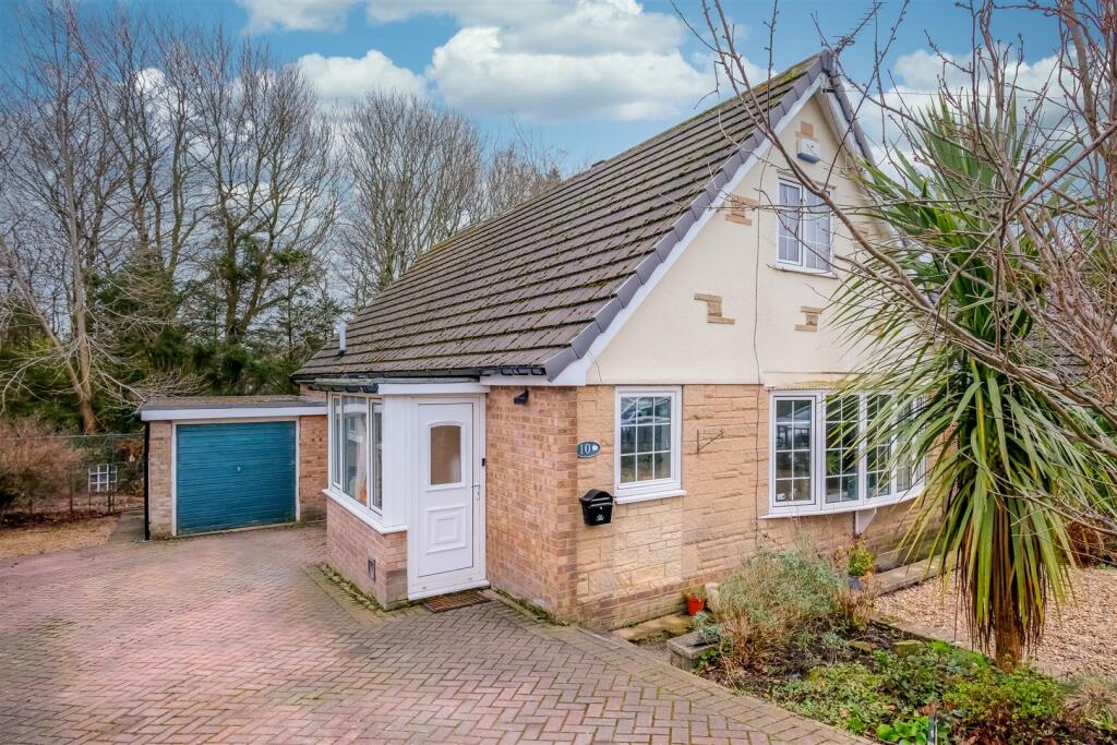 4 bedroom detached bungalow for sale in Woodside, Denby Dale