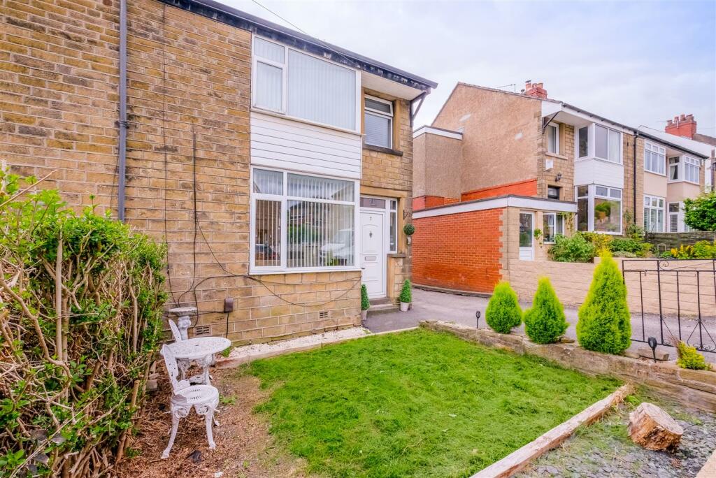 3 bedroom semidetached house for sale in Birchington Avenue