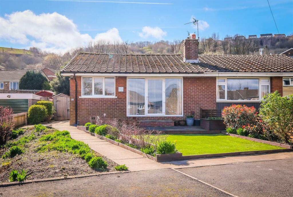 2 bedroom semidetached bungalow for sale in South Parade, Elland, HX5