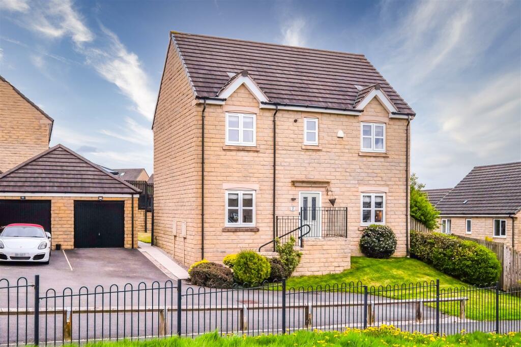 4 bedroom detached house for sale in Tennyson Avenue, Lindley ...