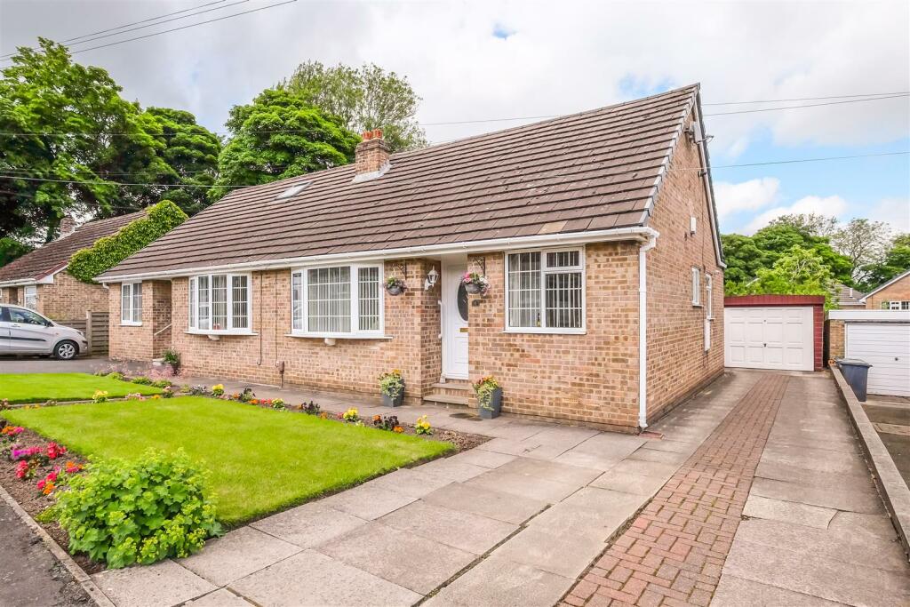 2 bedroom semi-detached bungalow for sale in Sandmoor Drive, Lindley ...