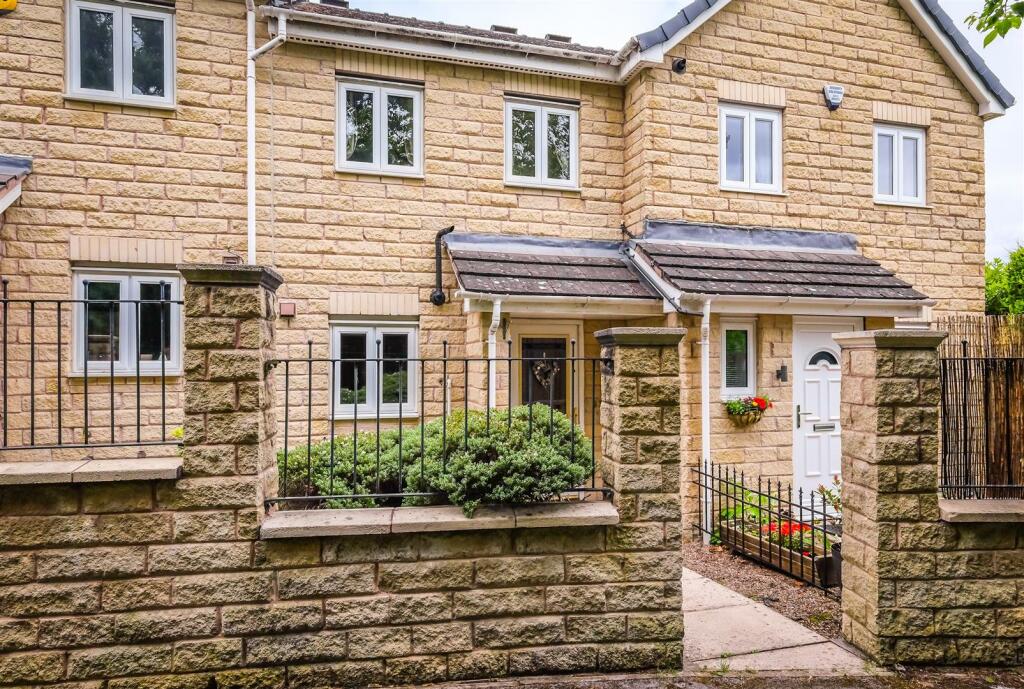 2 bedroom town house for sale in Hollybank Road, Huddersfield, HD3