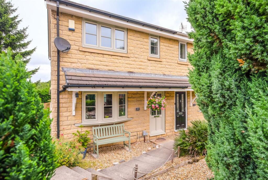 3 bedroom semidetached house for sale in Kilburn Close, Almondbury