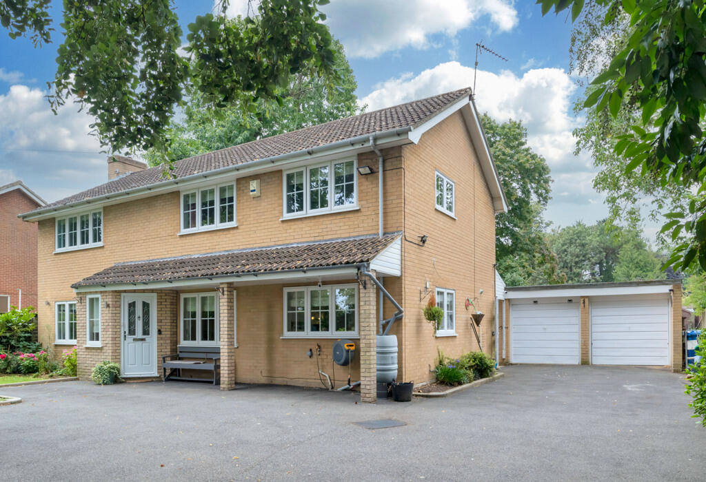4 bedroom detached house for sale in Wellesley House, Elton Park