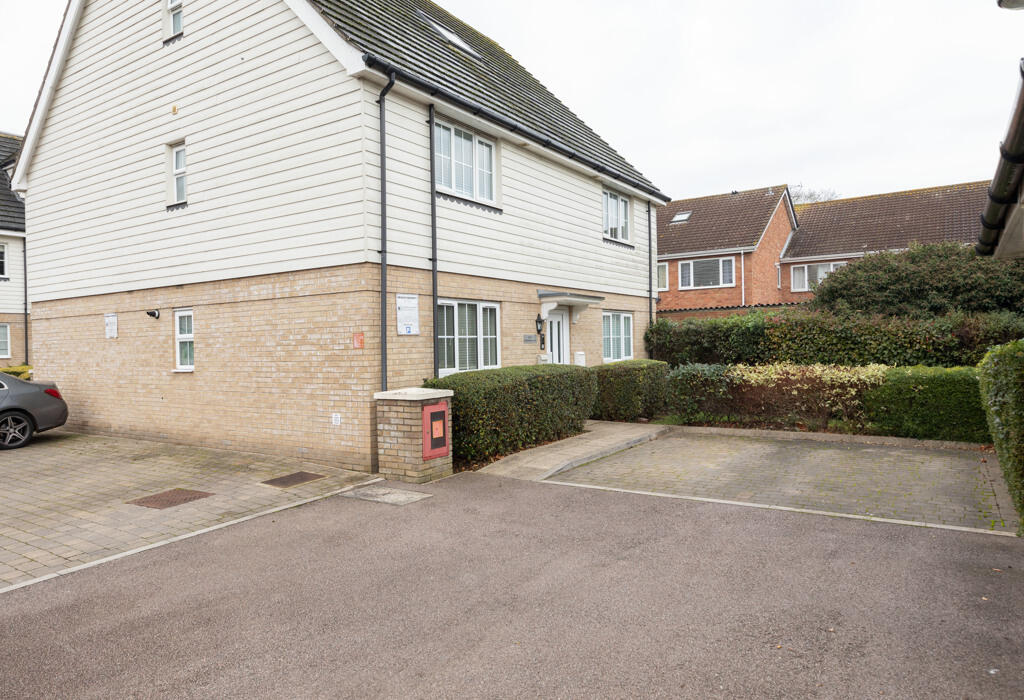 1 bedroom flat for sale in Foxburrows Court,Chigwell, Essex, IG7