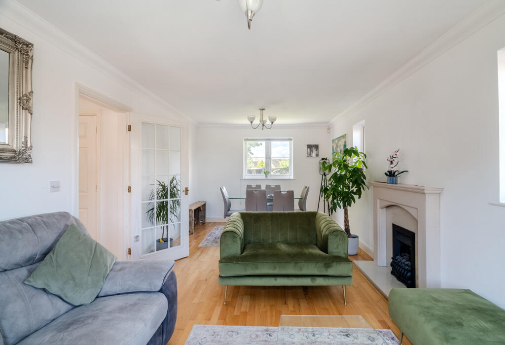 4 bedroom detached house for sale in Oakleas Rise, Thrapston