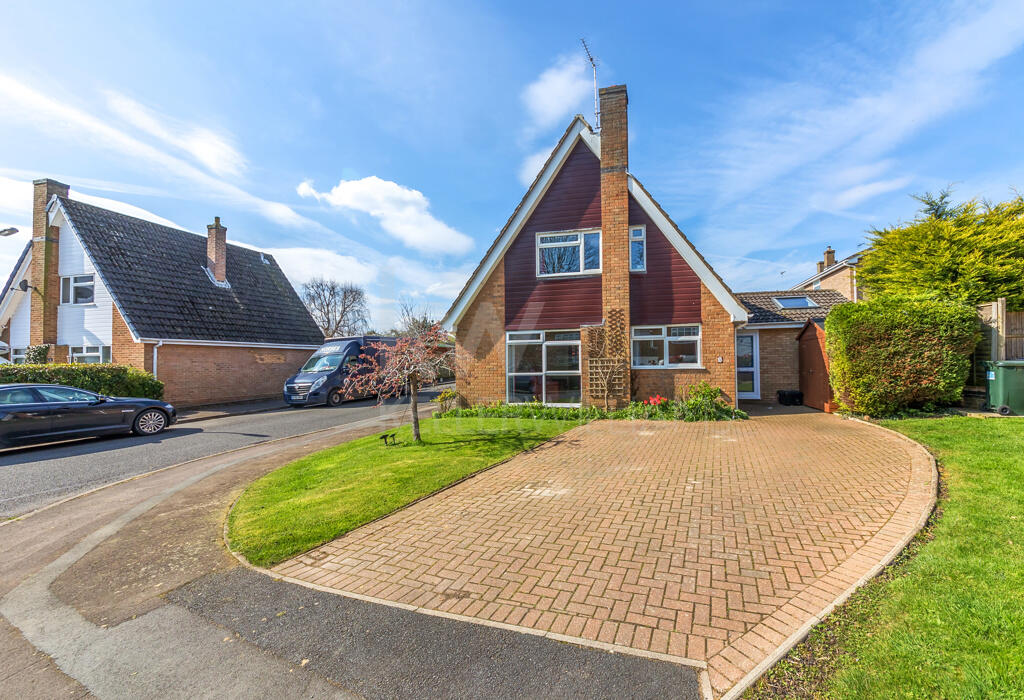 3 bedroom detached house for sale in Berry Close, Hackleton