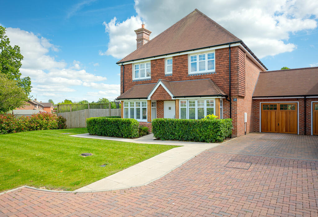 4 bedroom detached house for sale in Kensett Avenue, Southwater, West