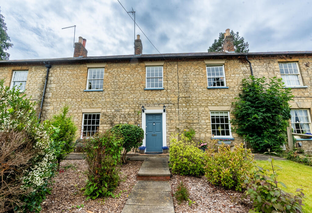 Main image of property: High Street South, Rushden, Northamptonshire