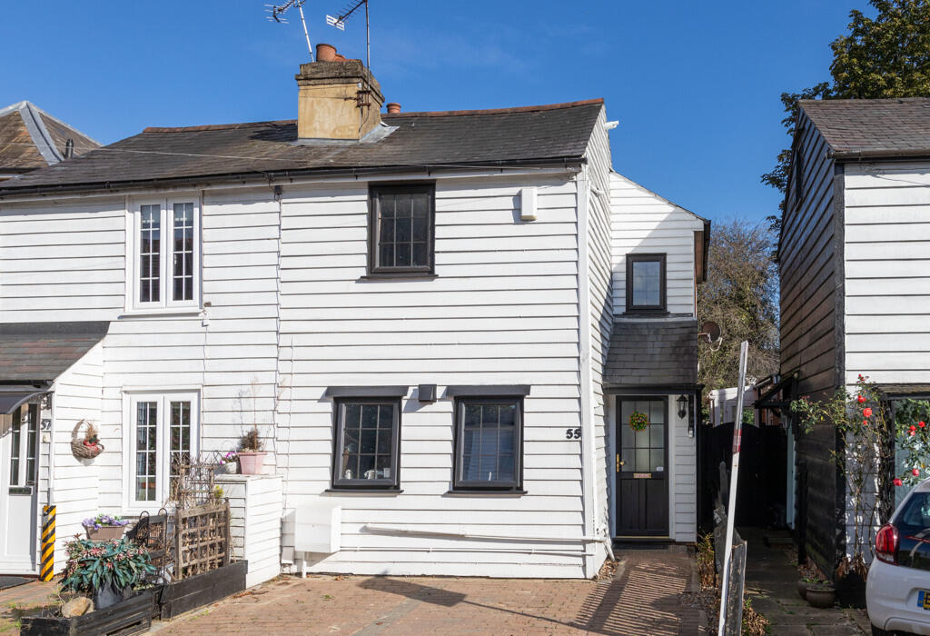 2 bedroom semidetached house for sale in Smarts Lane, Loughton, Essex