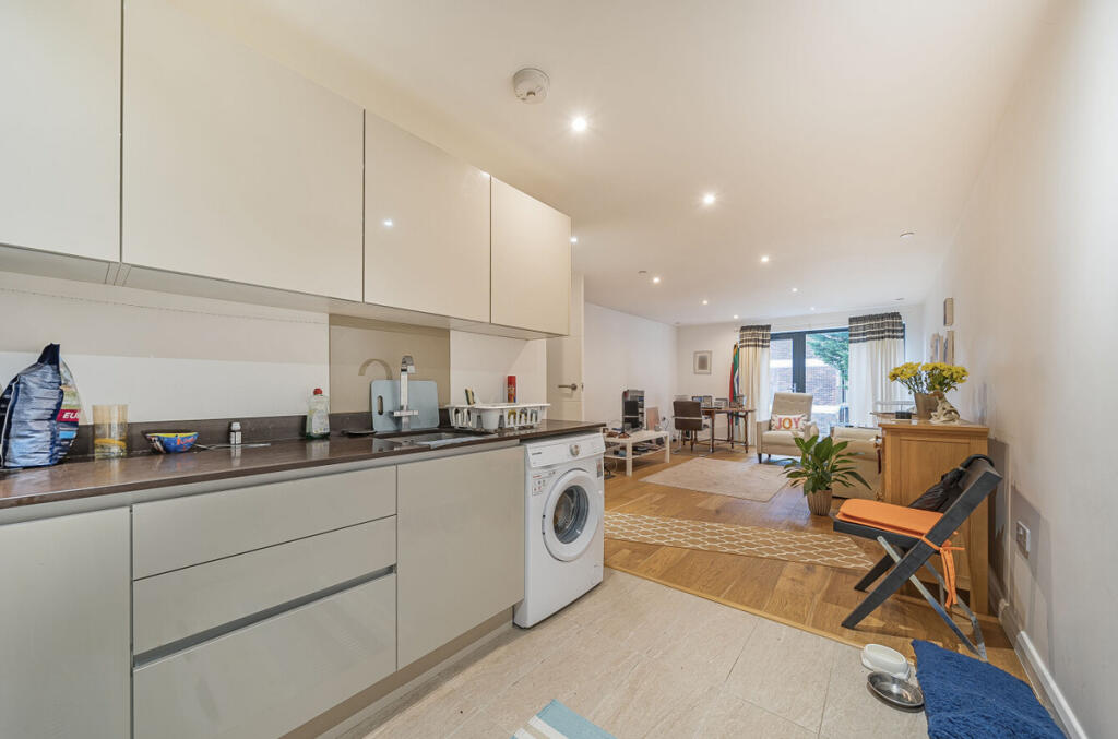 Main image of property: High Street, New Malden, KT3 4