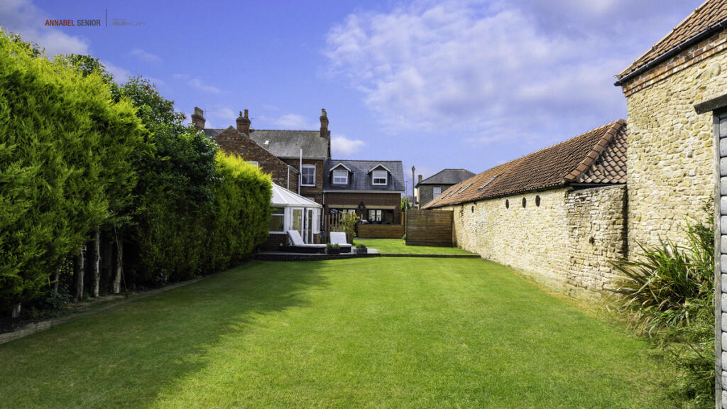 5 bedroom semi-detached house