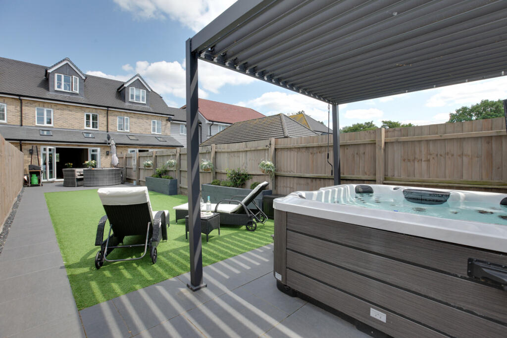 4 bedroom terraced house