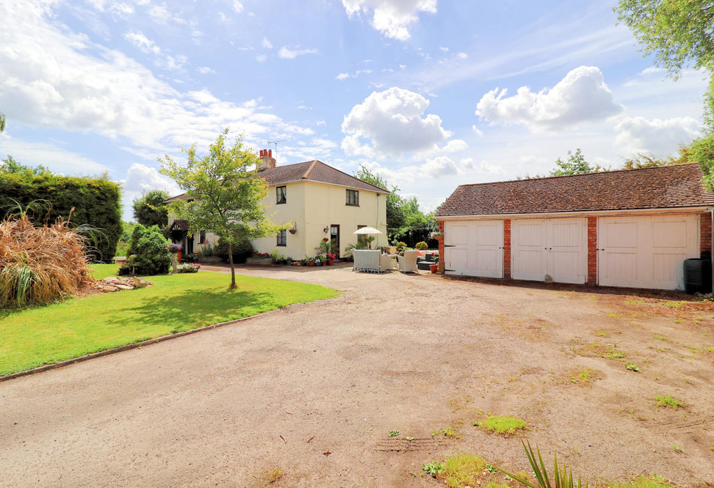 5 bedroom detached house for sale in Pantile Farm House, Cranfield Park