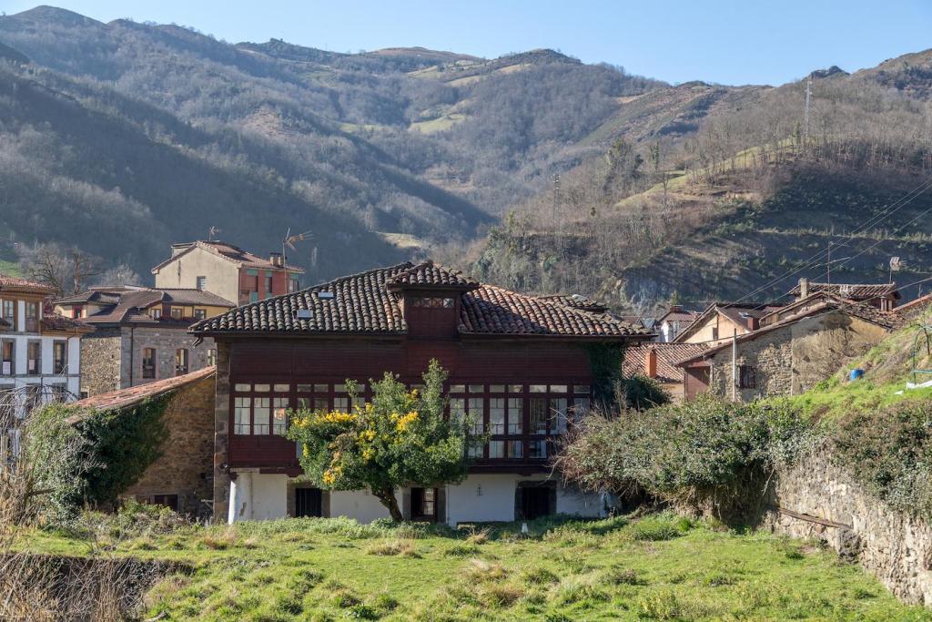 8 bedroom country house for sale in Asturias, Oviedo, Cabañaquinta, Spain