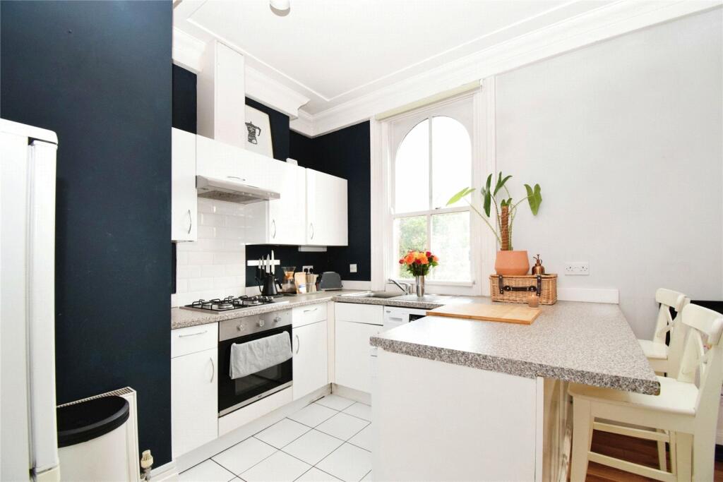 Apartment to rent on Waverley Road, Sefton Park, Liverpool, Merseyside, L17