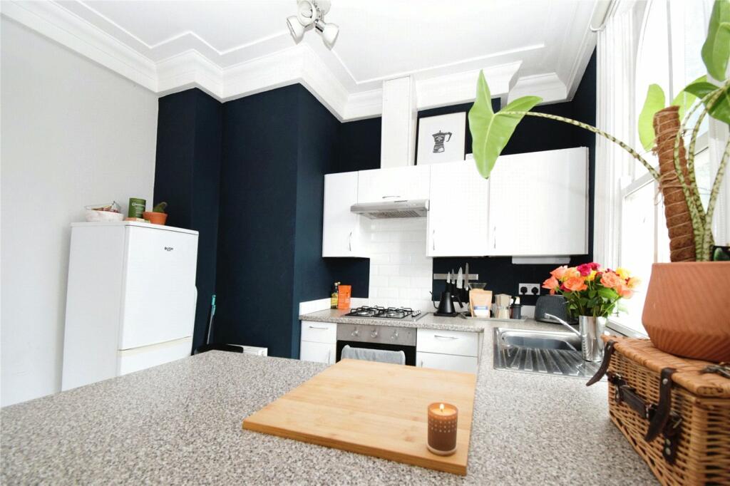 Apartment to rent on Waverley Road, Sefton Park, Liverpool, Merseyside, L17