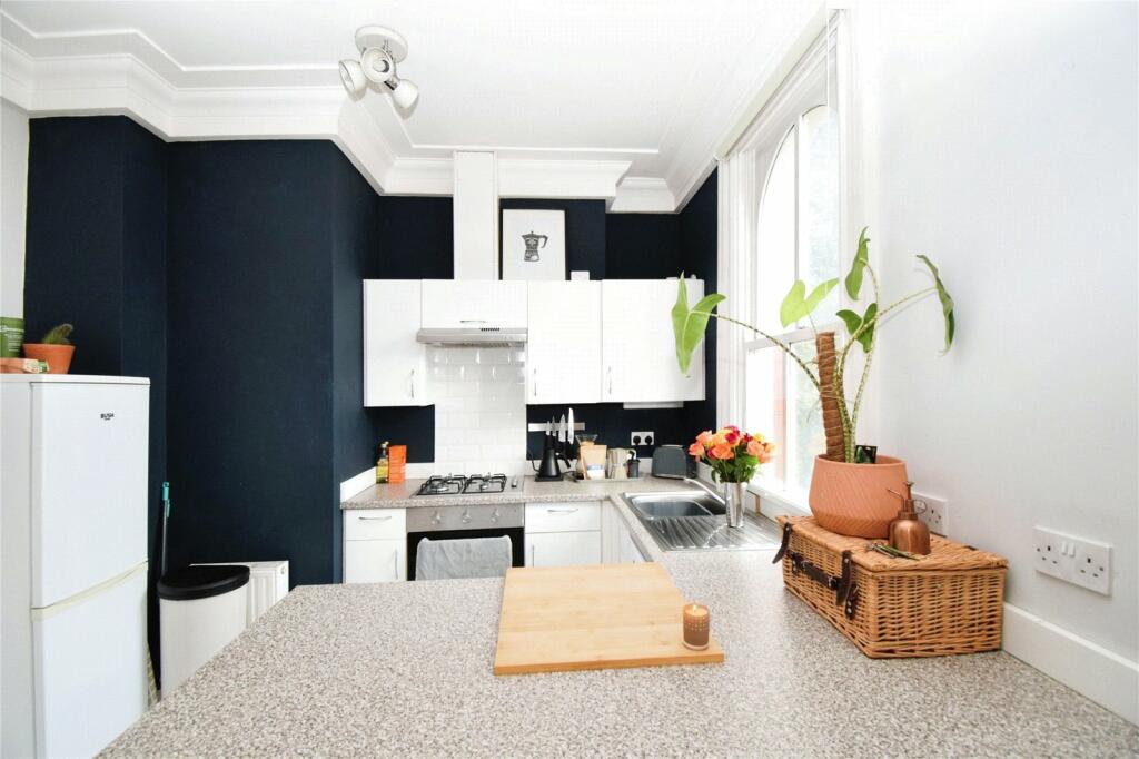 Apartment to rent on Waverley Road, Sefton Park, Liverpool, Merseyside, L17