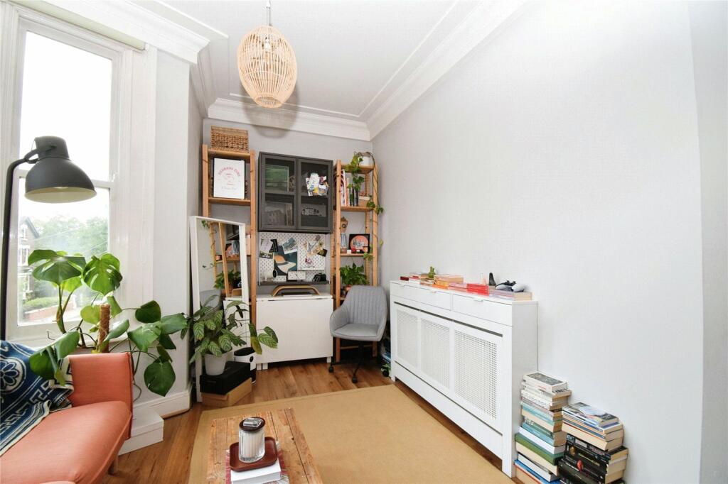 Apartment to rent on Waverley Road, Sefton Park, Liverpool, Merseyside, L17