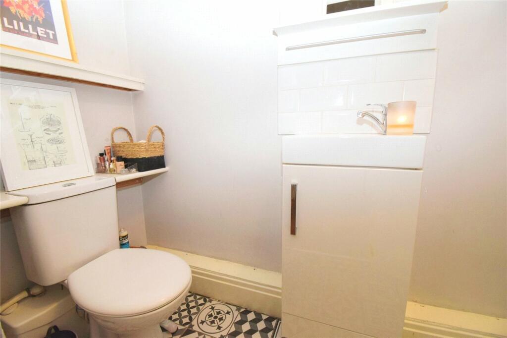 Apartment to rent on Waverley Road, Sefton Park, Liverpool, Merseyside, L17