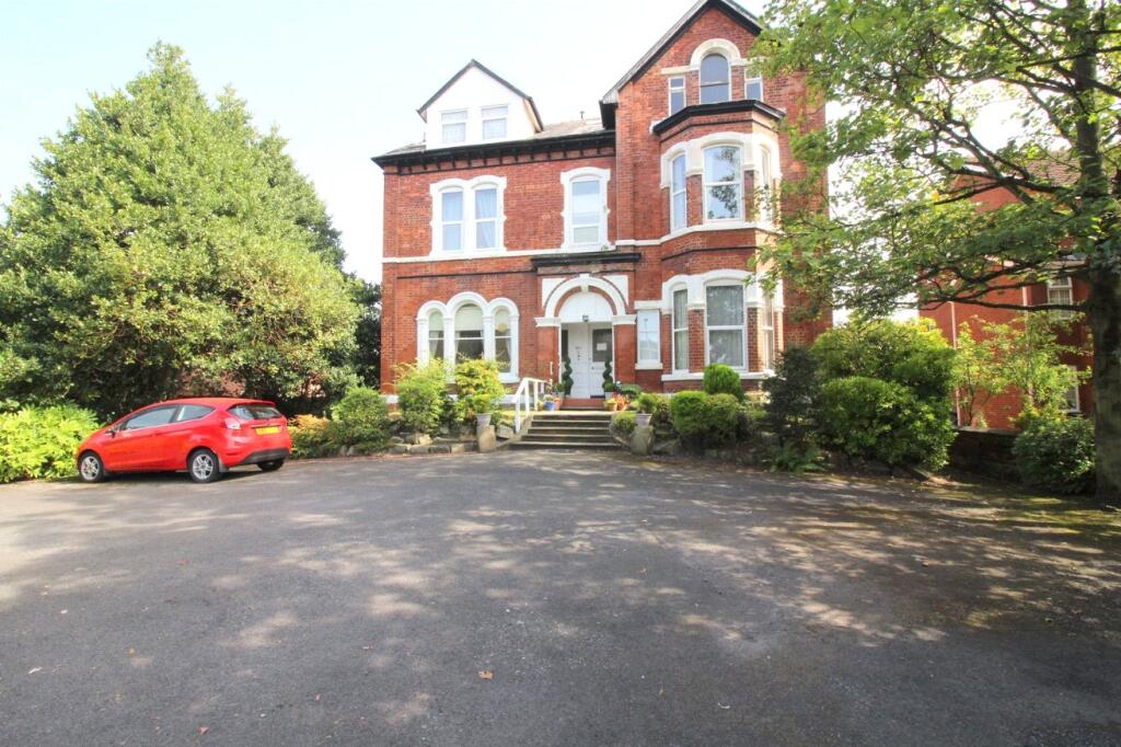 Main image of property: 38 Park Avenue, Southport, Merseyside, PR9