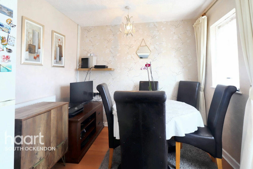 3 bedroom terraced house for sale in Dacre Crescent, Aveley, RM15
