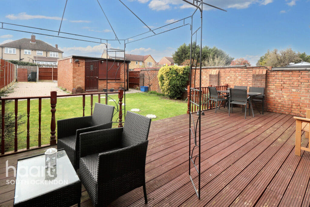 3 bedroom end of terrace house for sale in Dacre Crescent, Aveley, RM15