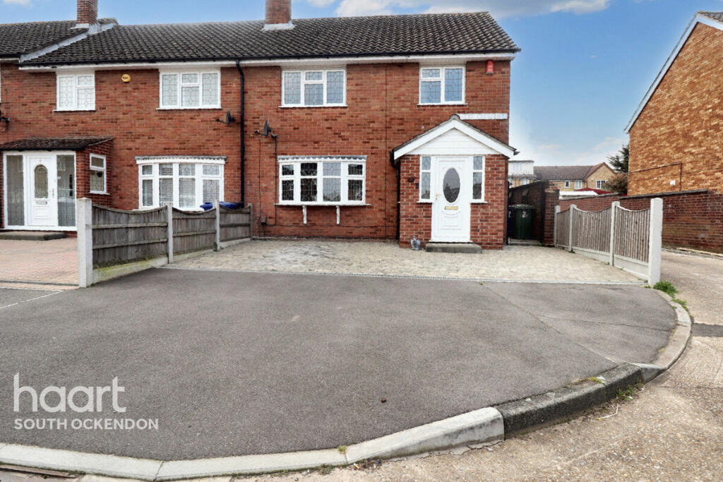 3 bedroom end of terrace house for sale in Dacre Crescent, Aveley, RM15