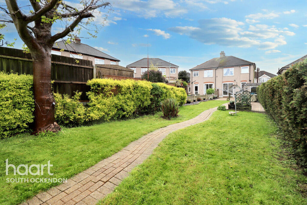 3 bedroom semidetached house for sale in Lowlands Road, South Ockendon, RM15