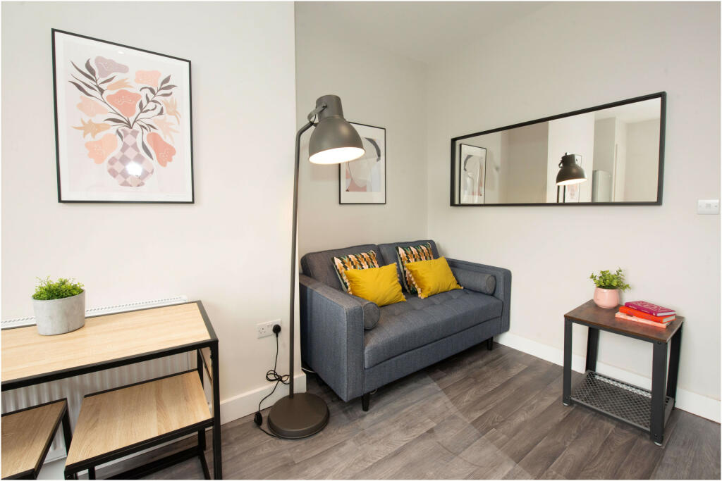 2 bedroom flat for rent in Winstanley Terrace, Leeds, LS6
