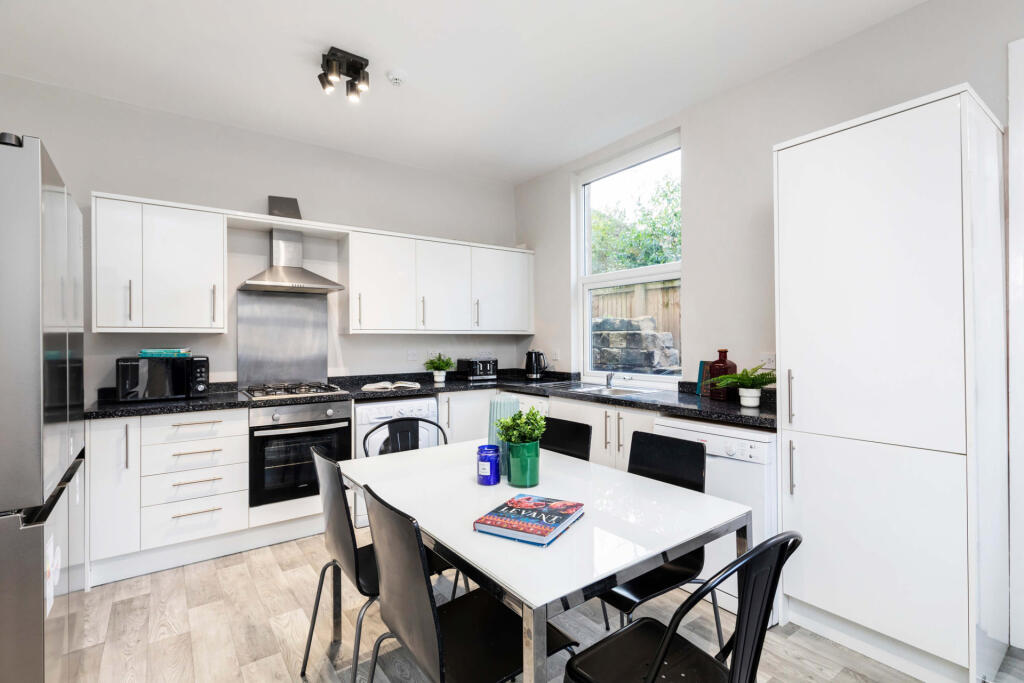 Main image of property: Park Terrace, Leeds