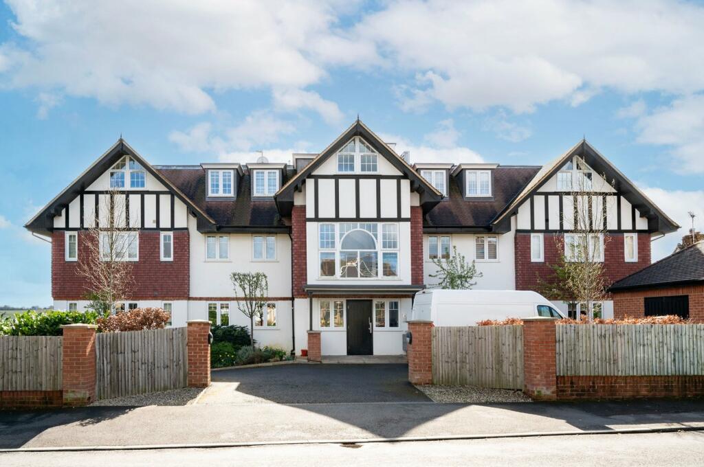 2 bedroom apartment for sale in Stanstead Road, Caterham, Caterham, CR3